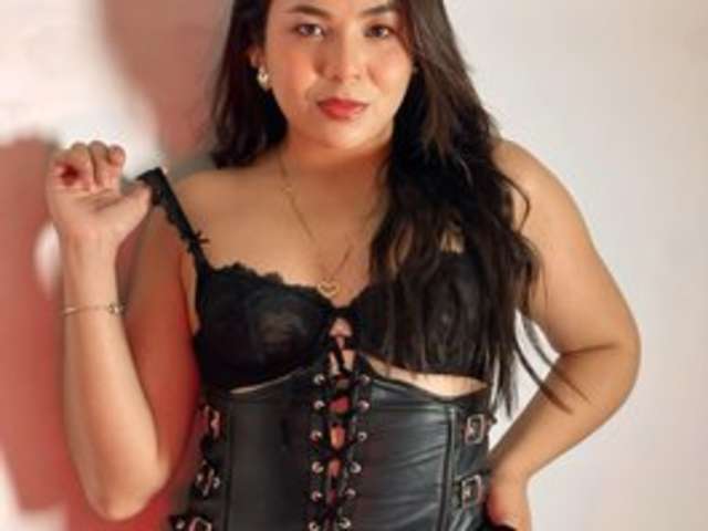 go to chat with Victoria-Collins