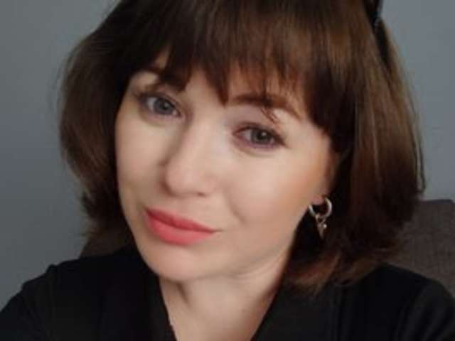 go to chat with Victoria-Di1