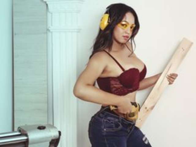 go to chat with Victoria-Fox