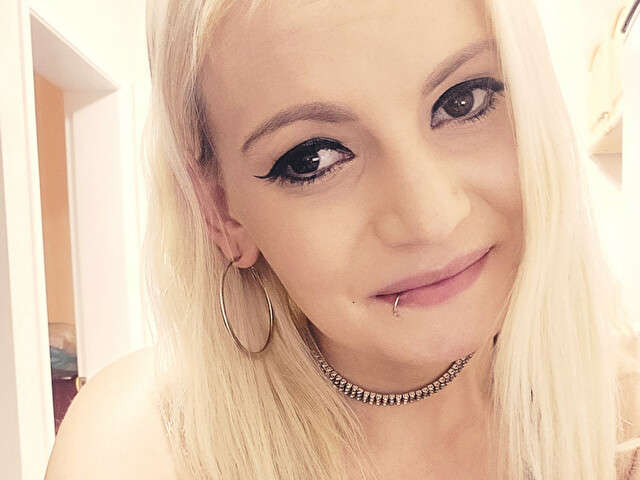go to chat with Victoria96