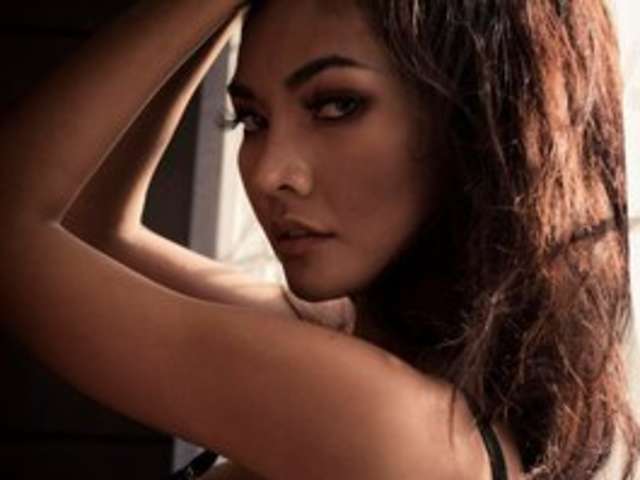 go to chat with Vikki-vik