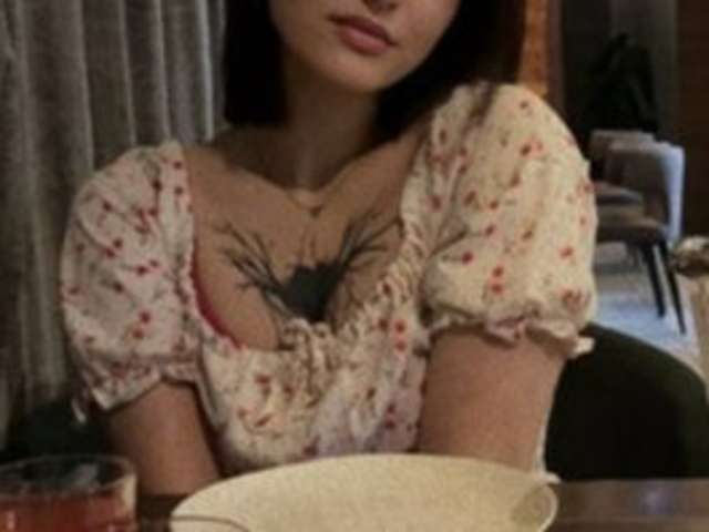go to chat with VikkiHamilton