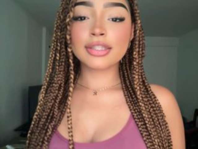 go to chat with VioletVergara