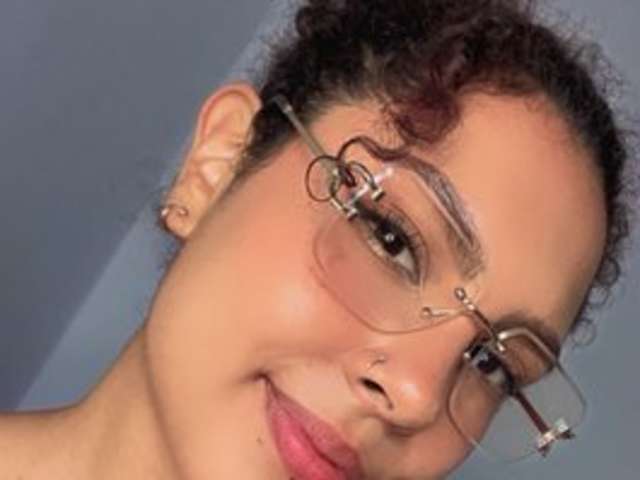 go to chat with ViolettaMiller-