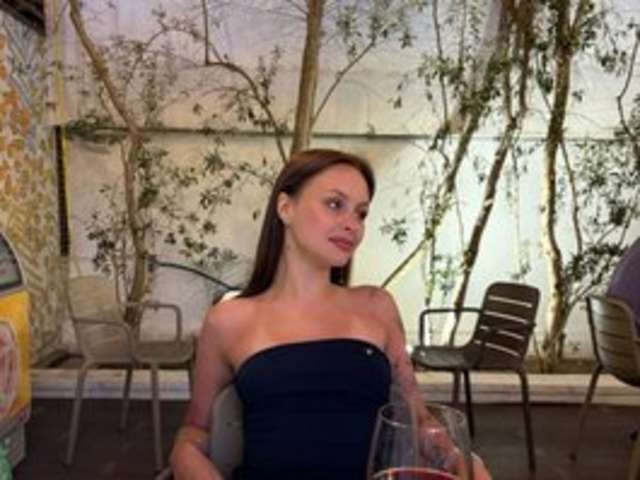 go to chat with VivienneLove