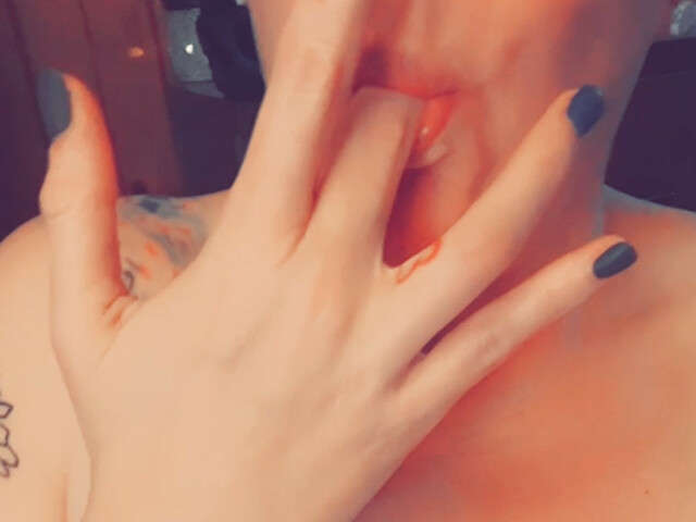 go to chat with WetKelly917