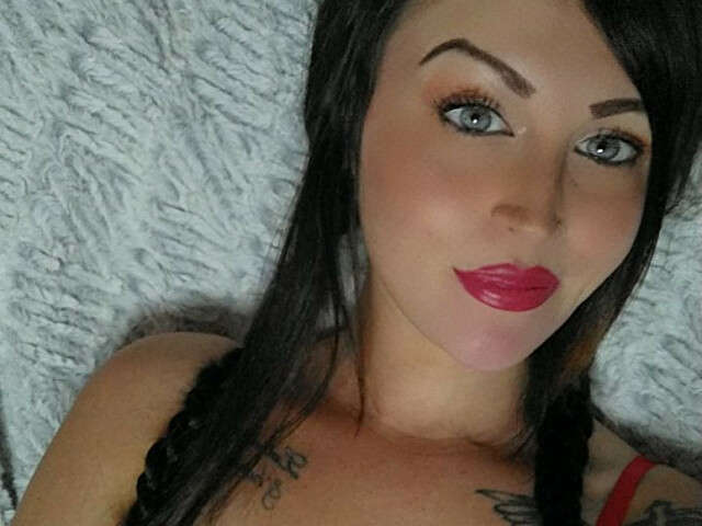 go to chat with WetKitty94