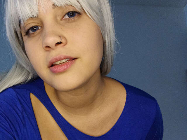 go to chat with Whimsihott1