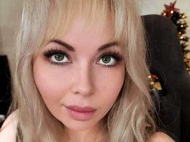 go to chat with WhitneyLynnCams