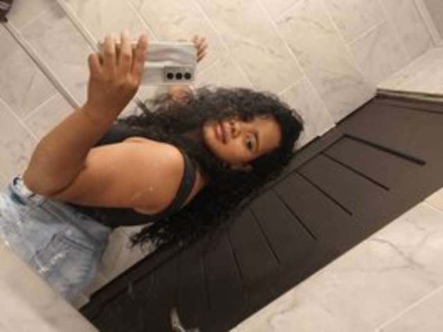 go to chat with YokoTwerk