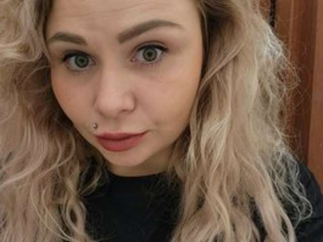 go to chat with YourFunnyBlondiee