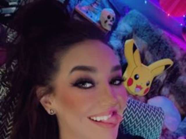 go to chat with YourPocketPolly