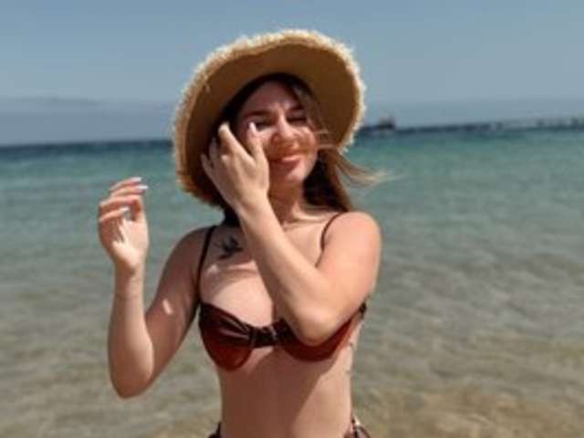 go to chat with YoursGirlAlice