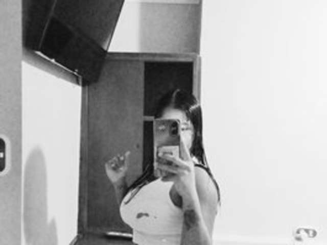 go to chat with ZAIRA-BREEZE