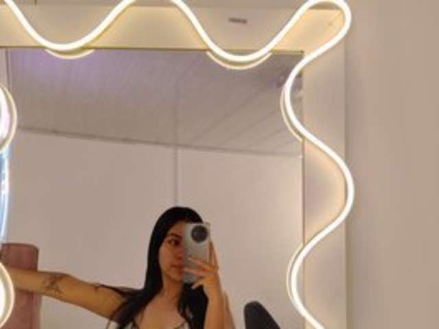 go to chat with ZURY-TAY