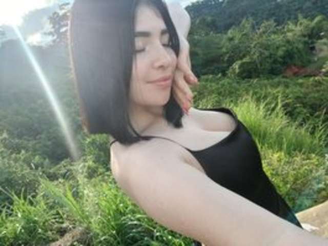 ZAMIRA-TAYLOR amateur webcam photo