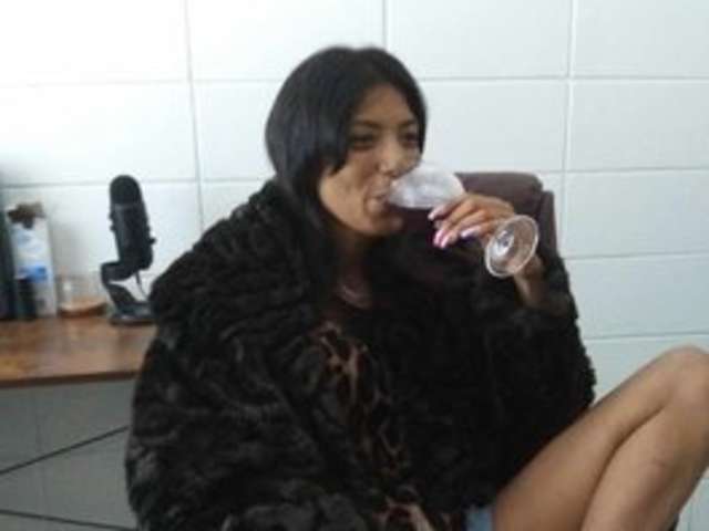go to chat with ZaraLuv