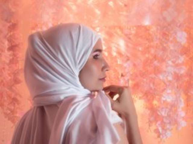 go to chat with Zareen-