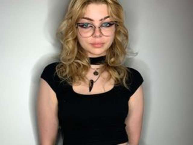 go to chat with ZoeCharming