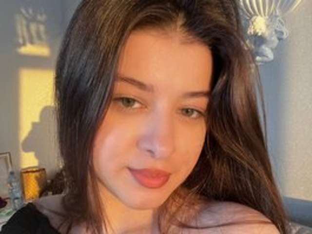 go to chat with _Mia_