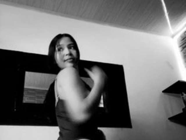 go to chat with aisha-hot