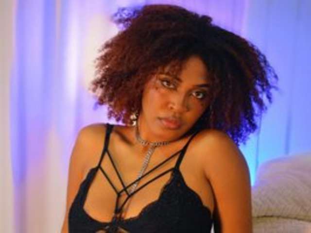 go to chat with alessia-moon