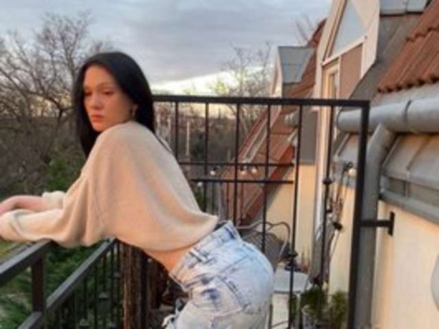 go to chat with alicepreuoston