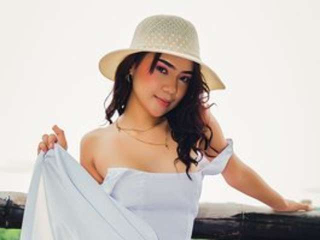 ALLYSON-AISHA amateur webcam photo
