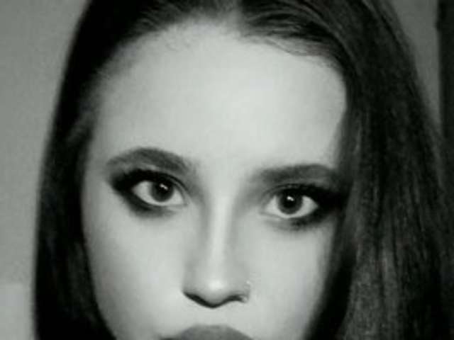 go to chat with alyafox
