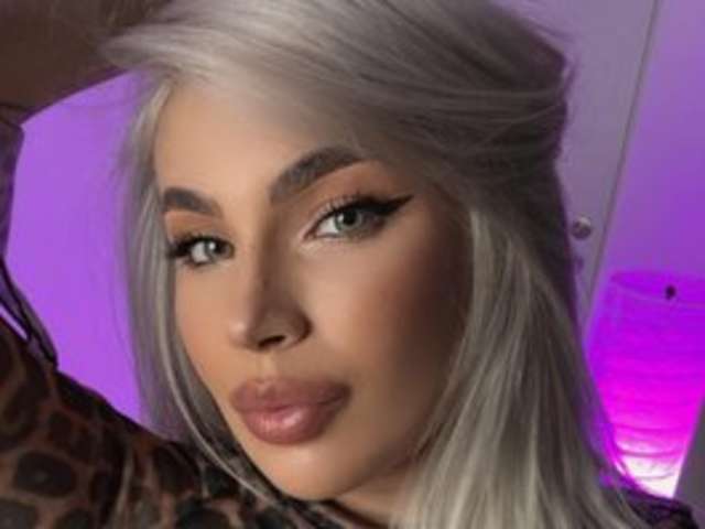 go to chat with aminahaze