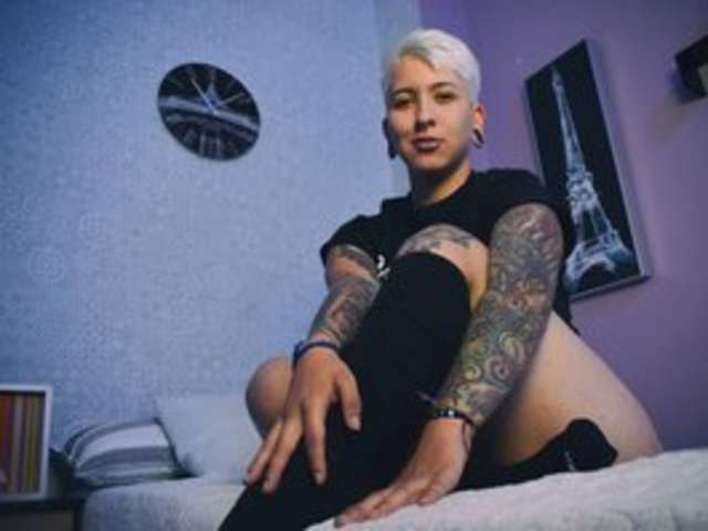 go to chat with amy-ink