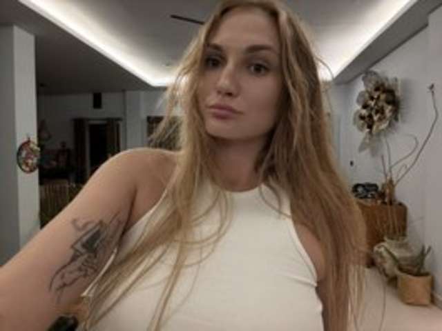go to chat with annie-blush1