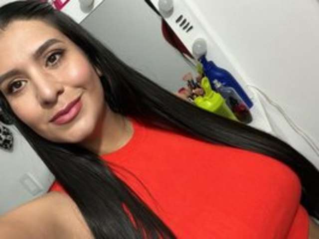 ARIANA-SEXY-HORNY amateur webcam photo