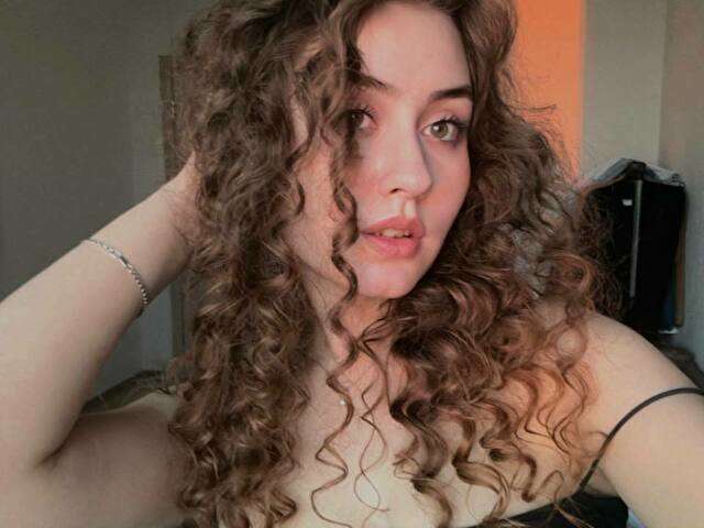 go to chat with arianawesti