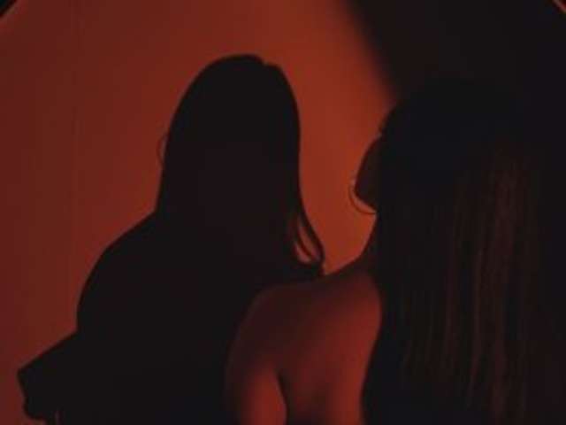 go to chat with ariellaxx