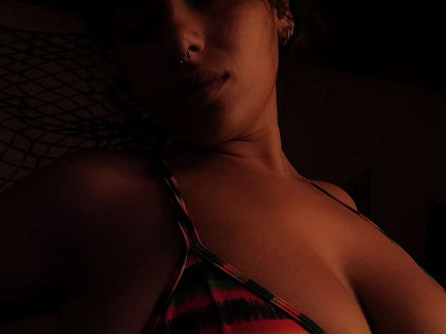 BLOWJOY amateur webcam photo