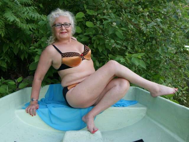 GRANNYNEEDS free sexy photo