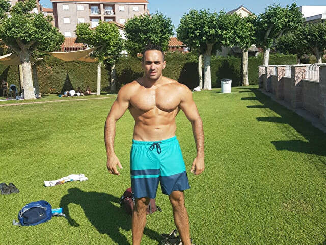 LEONBOMBON free sexy photo