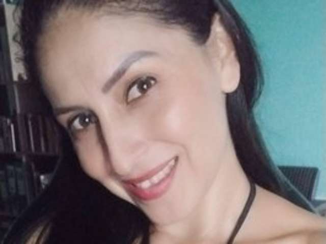 go to chat with caro-hot