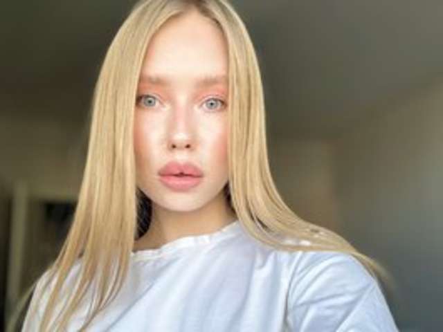go to chat with cute-molly