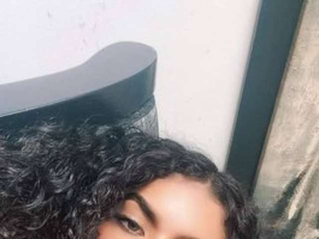 go to chat with dayana-arrieta