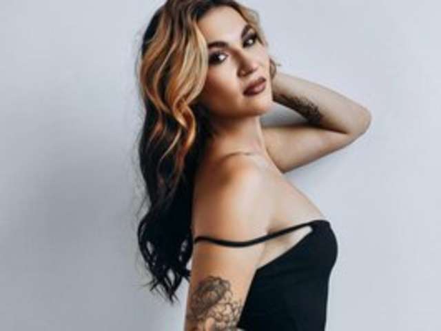 go to chat with dinaLove