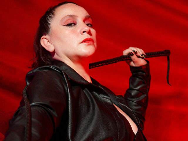 go to chat with dominatrixxx