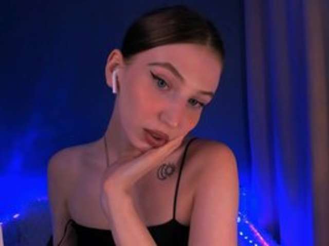 go to chat with ellaamber