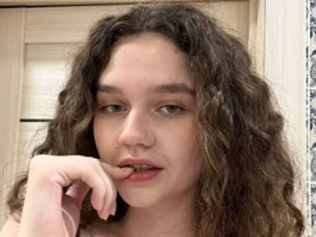 go to chat with ellawesty1