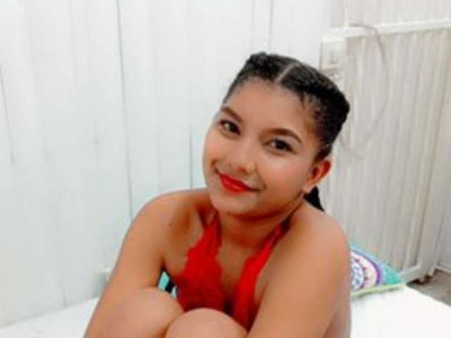 go to chat with elly-willis