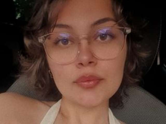 go to chat with evelyne-fox