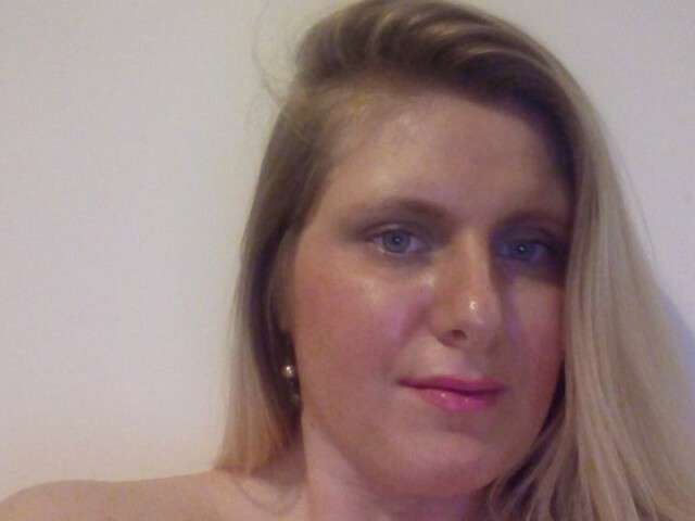 FRENCHBLONDI amateur webcam photo