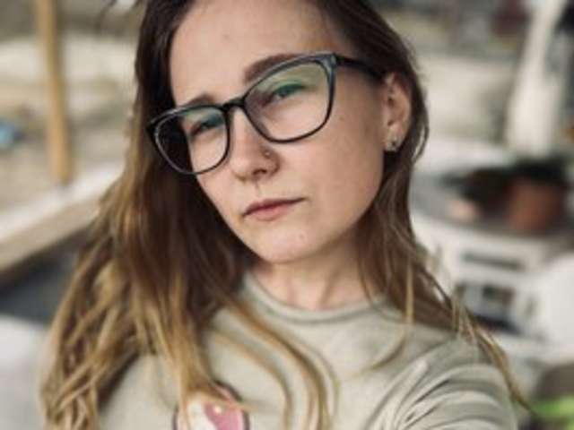 go to chat with glossybabe