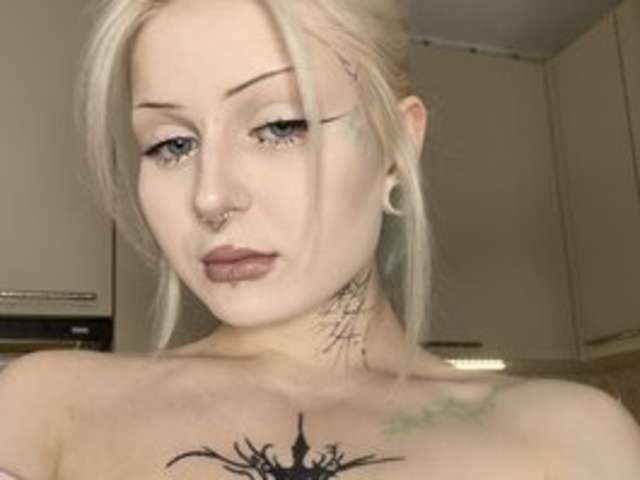 go to chat with goth-bimbo